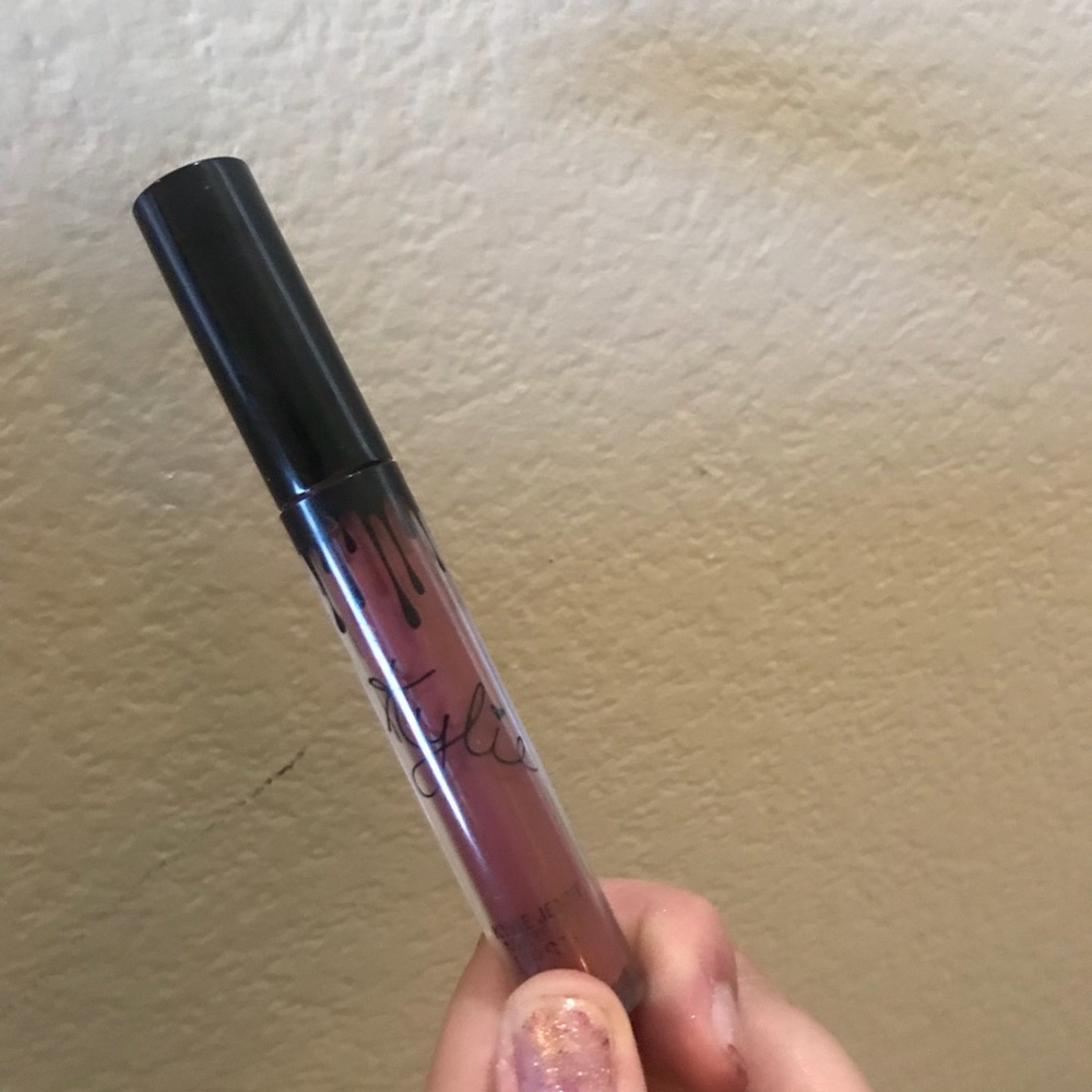 Kylie Liquid Lipstick: “Love Bite”
